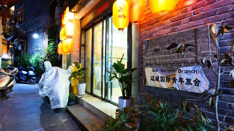 Border Town International Youth Hostel Fenghuang Ancient City Bar Street Branch Hotel in China