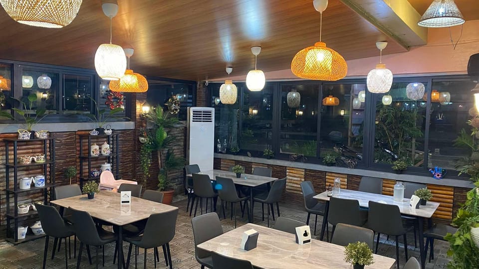 Mom's Shie Restaurant / Apartelle Hotel in La Union