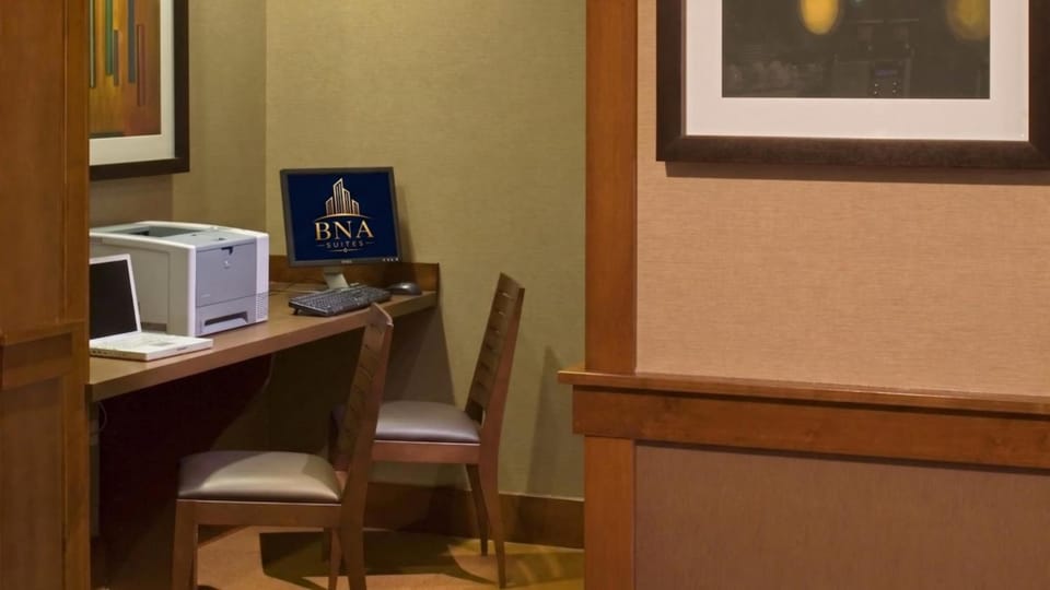 BNA Suites Hotel in Nashville
