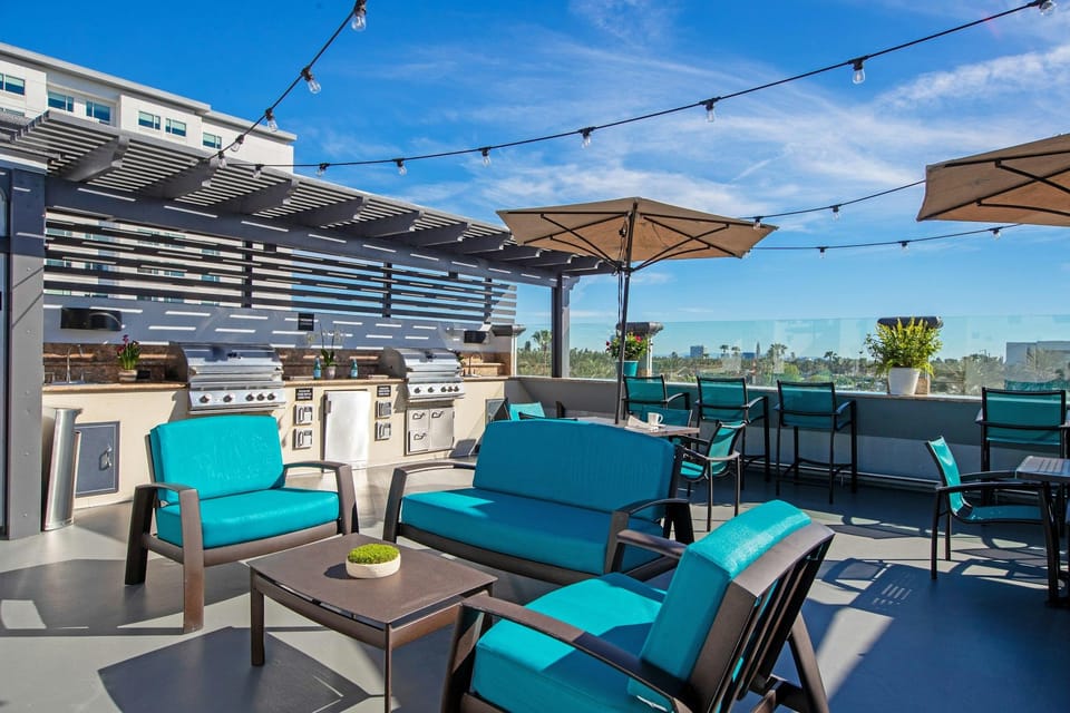 Peacock Suites Hotel in Garden Grove