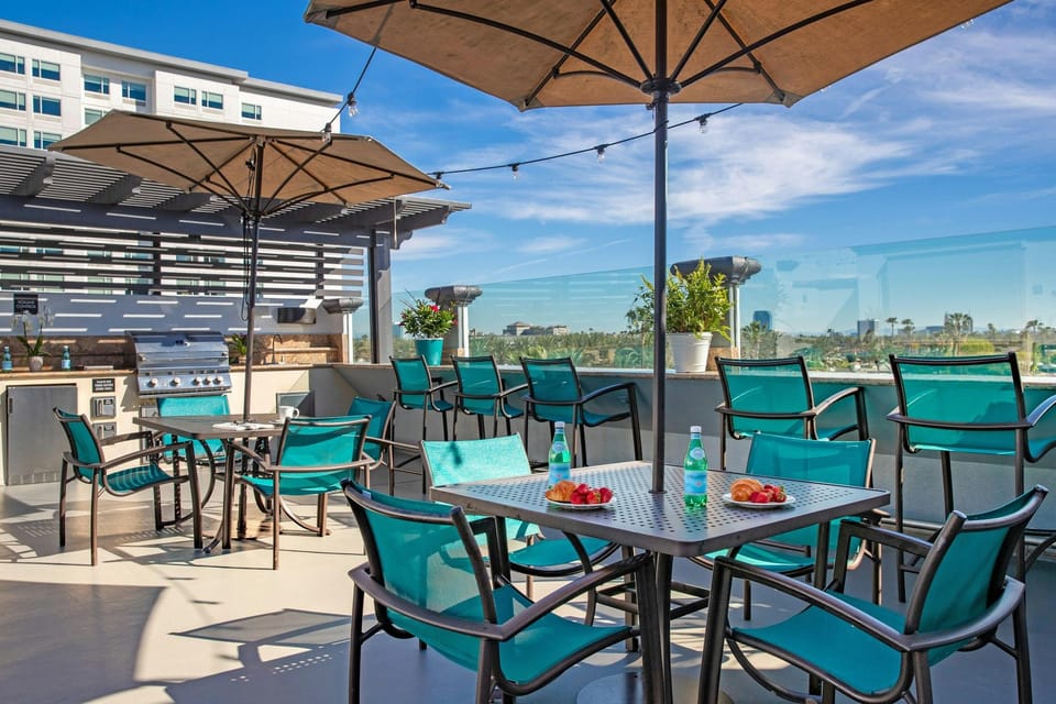Peacock Suites Hotel in Garden Grove