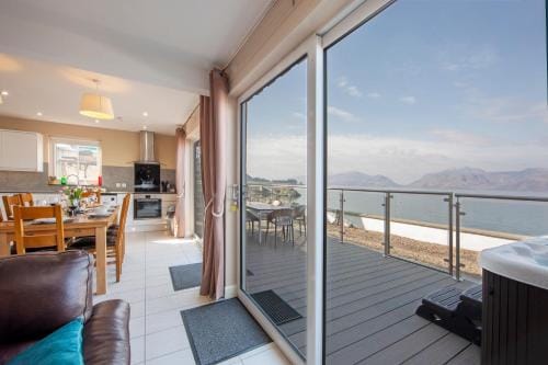 Beach Houses with Hot Tubs Hotel in Scotland