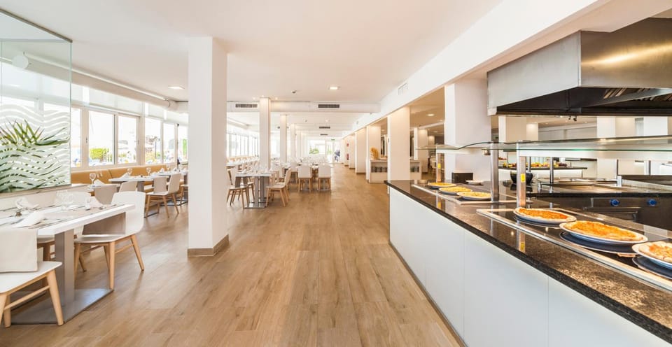 Apartamentos Globales Lord Nelson Apartment hotel in Santo Tomas