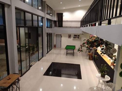 WAKE UP @Lanta Hotel : Cafe Hostel in Sala Dan