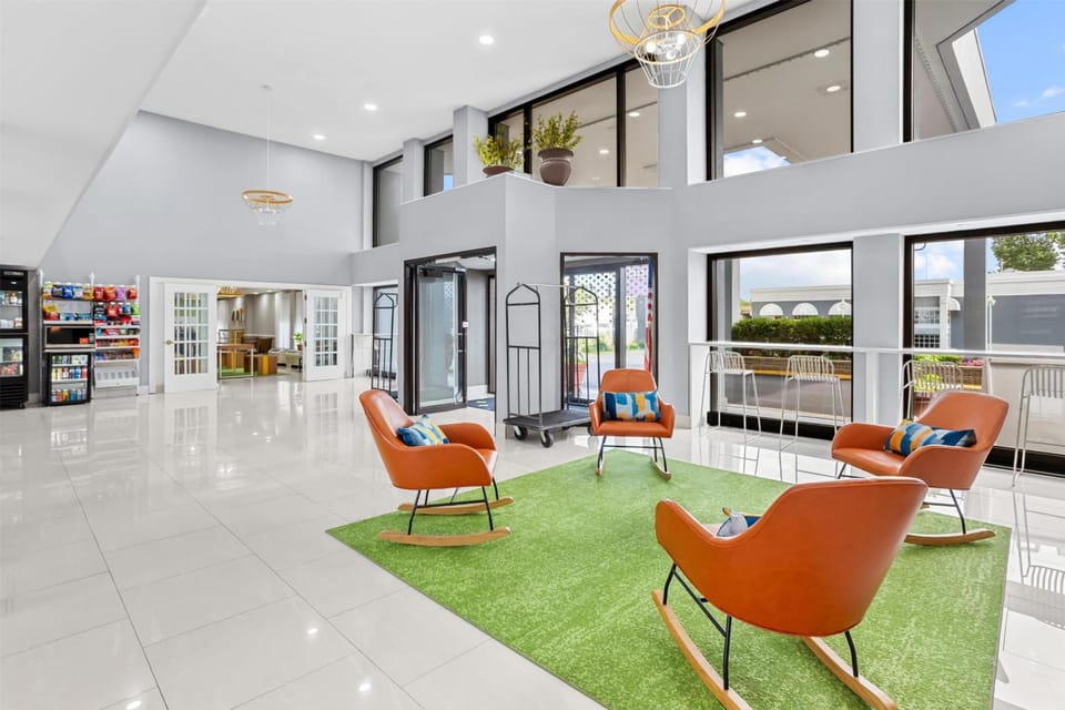 Spark by Hilton Des Plaines Chicago O'Hare Hotel in Des Plaines