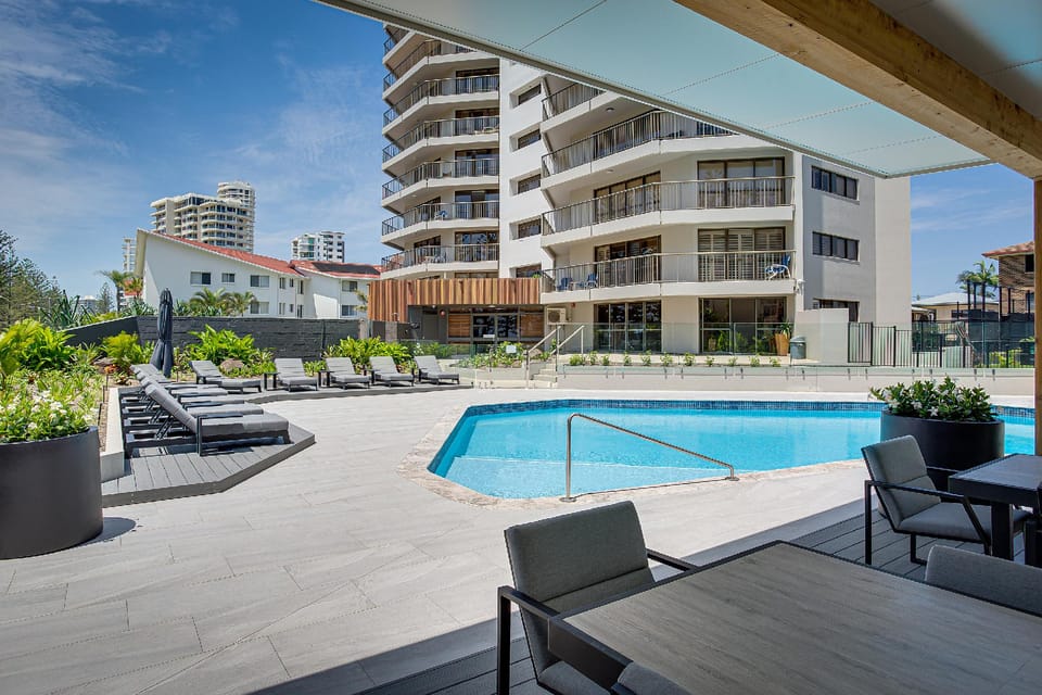 Burleigh Esplanade Beachfront Apartments Apartment hotel in Burleigh Heads