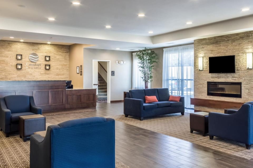 Shared lounge/TV area