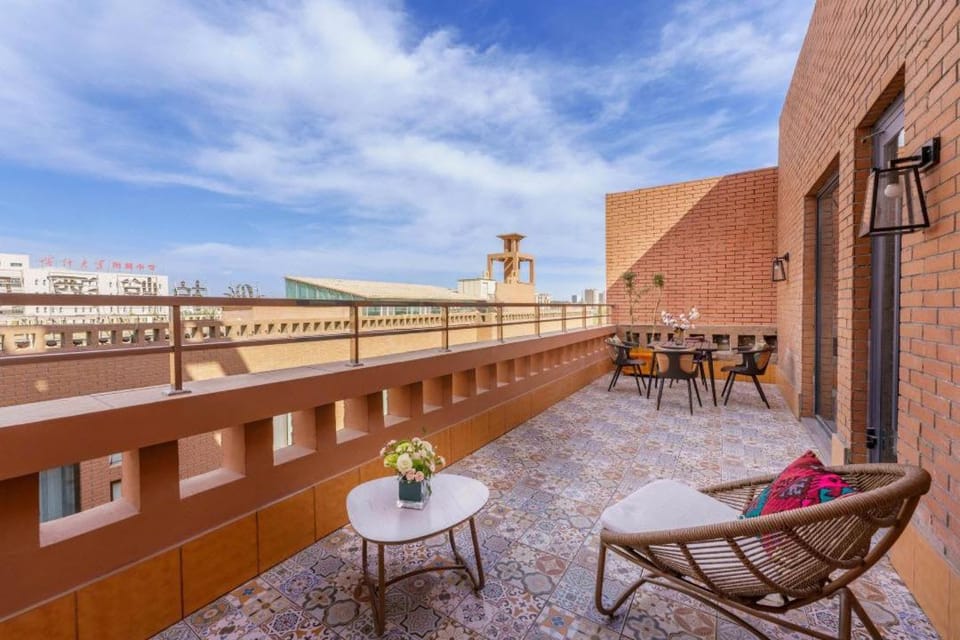 Mehood Lestie, Kashgar Old Town Scenic Area Hotel in China