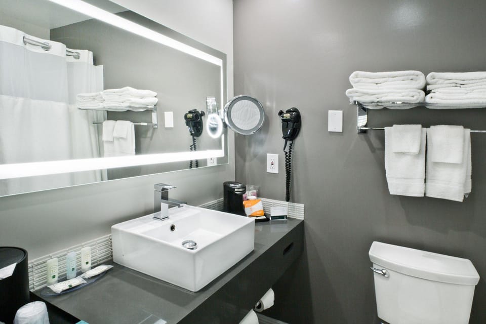 Bay Area Inn & Suites Hotel in Hayward