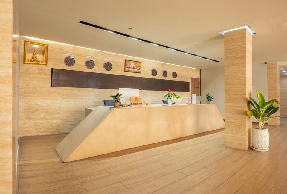 Jomtien Sands Residence - Beachfront, Relax & Amazing Seafood Dining Hotel in Pattaya City