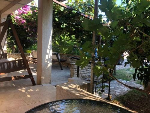 Double room with bathroom, beach close, kitchen use Hotel in Premantura