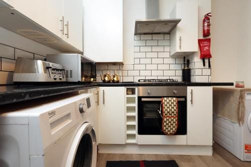 Cardiff City Guesthouse, Central Rooms, Fast Wi-Fi, On-Street Parking Hotel in Cardiff