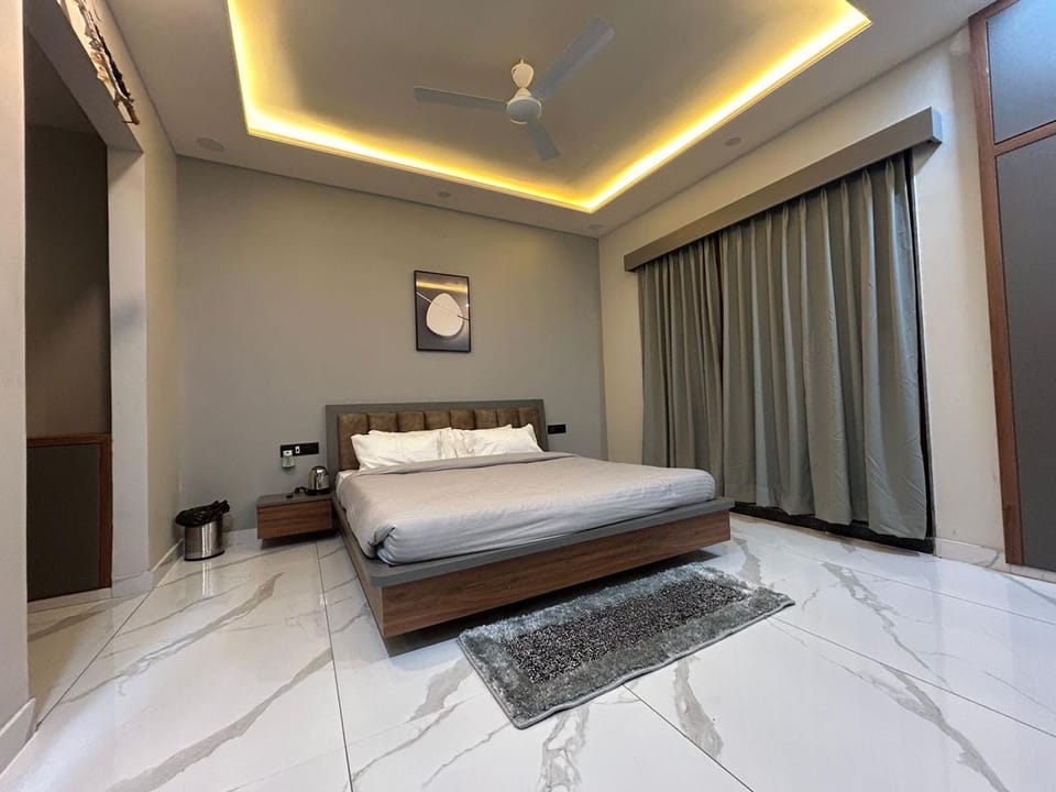 Hotel SKY MMD Hotel in Jaipur