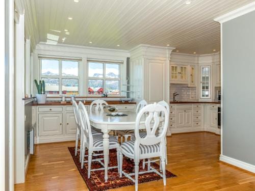 Svolvær Havn Waterfront Villa Hotel in Lofoten