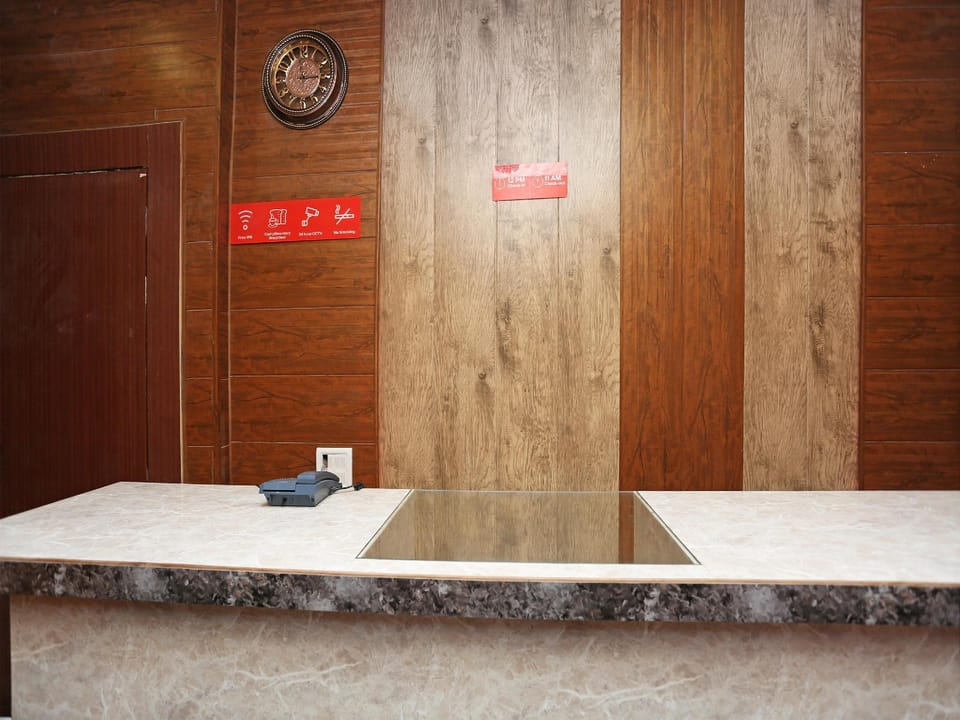 OYO Hotel Queen Palace Hotel in Uttar Pradesh