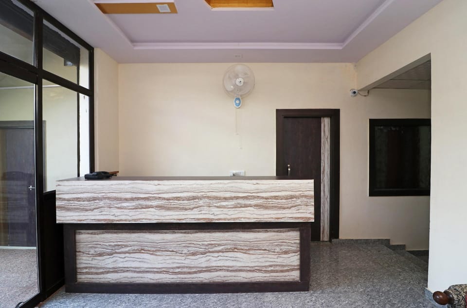SPOT ON Hotel Aryan Residency Hotel in Agra