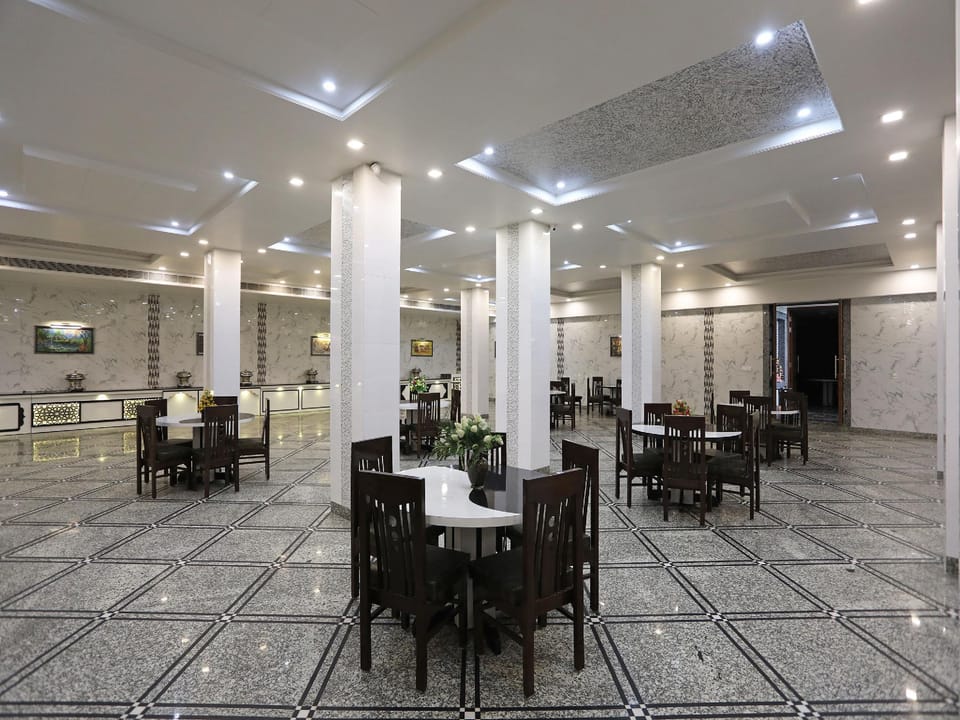 Capital O The Royal Hotel in Agra