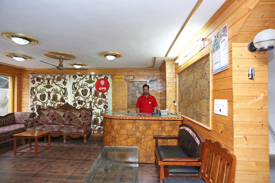 OYO Flagship Hotel Palace Pahalgam Hotel in India