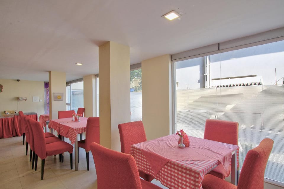 Super Townhouse Hills Palace Hotel in Ooty