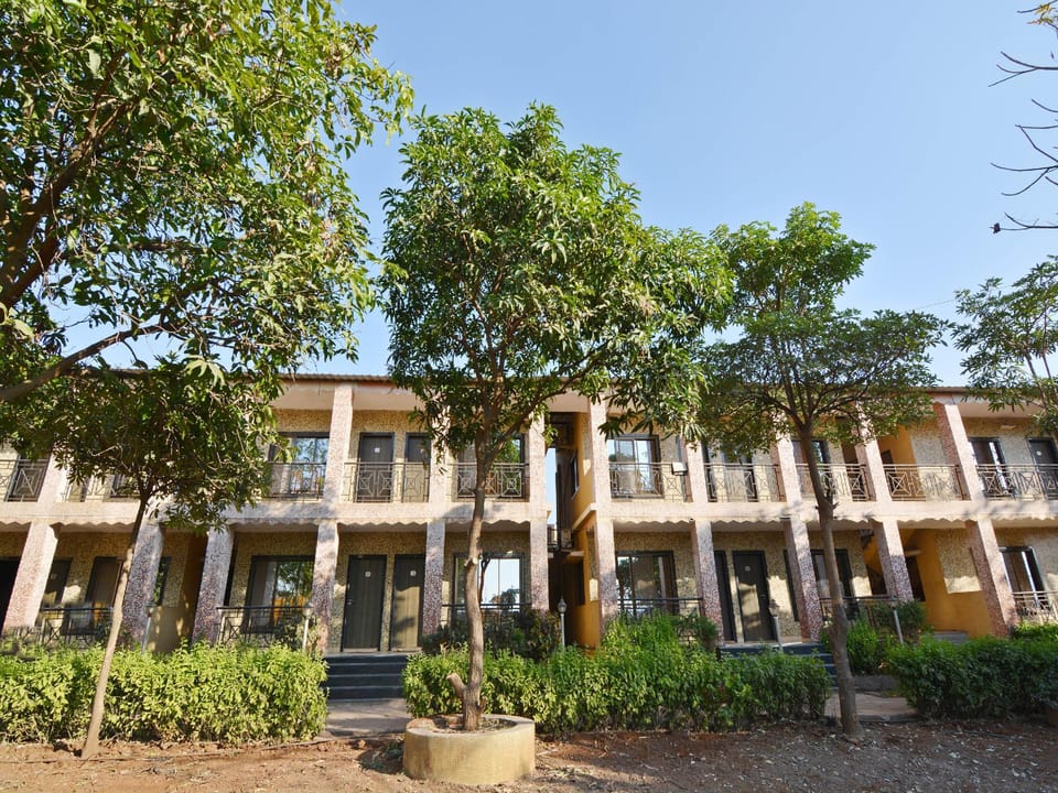 Hotel O Midway Park Resort Hotel in Maharashtra