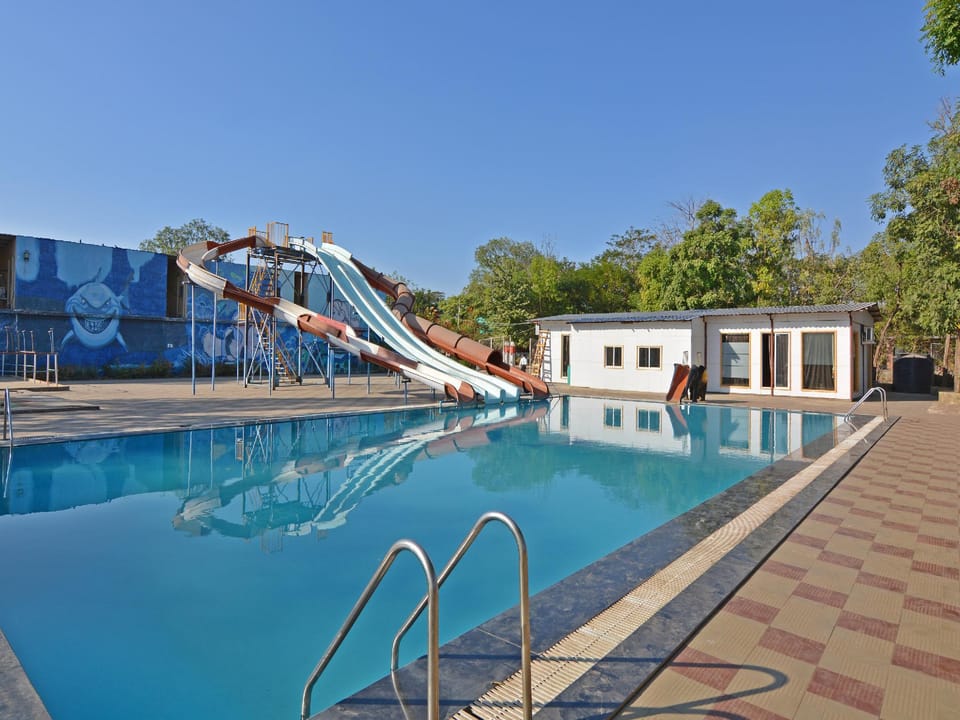 Hotel O Midway Park Resort Hotel in Maharashtra