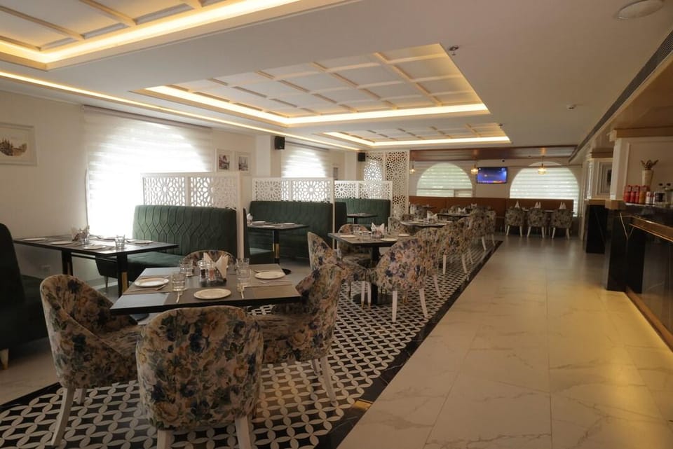 DEVENTURE SAROVAR PORTICO PATEL NAGAR Hotel in New Delhi