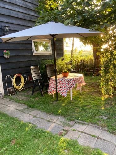 Bed & Kip De plek voor mens en hond Hotel in Zeeland, Netherlands