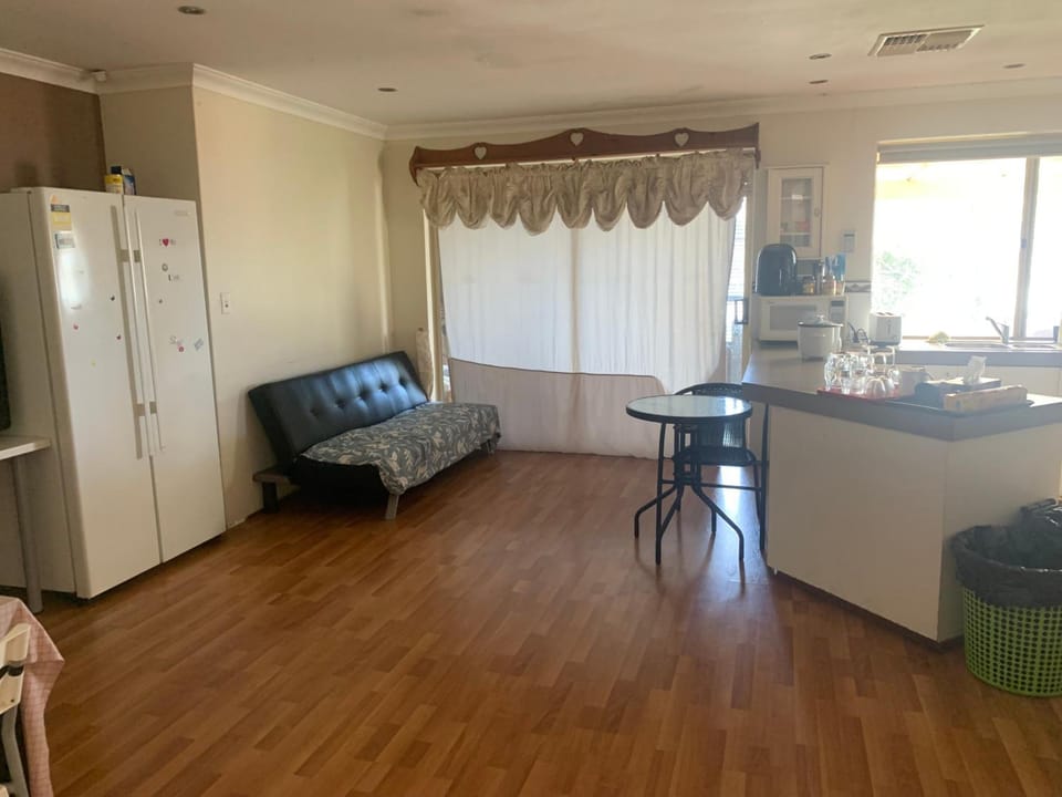 joondalup 的一间卧室 Resort in Joondalup