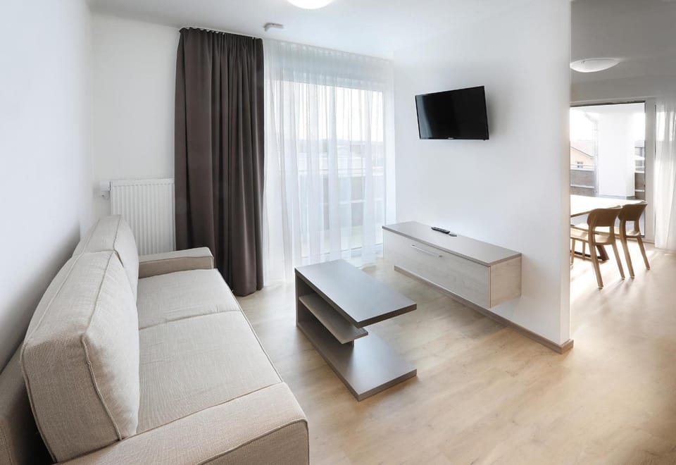 Shared lounge/TV area