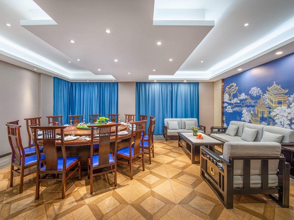 Vienna Zhihao Hotel (Hengxi Dongqianhu Branch) Hotel in Zhejiang