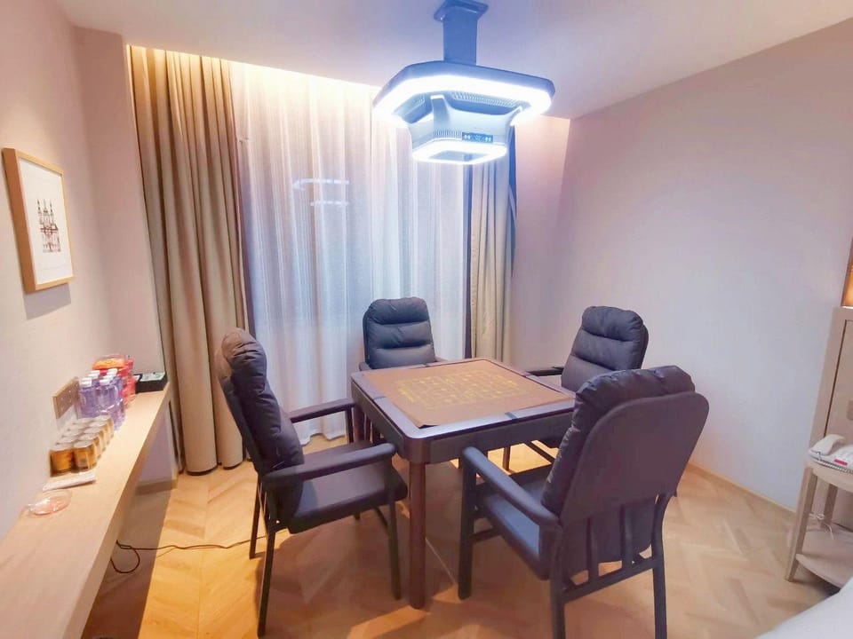 Vienna Hotel (Peixian Hanhuafu Branch) Hotel in Jiangsu