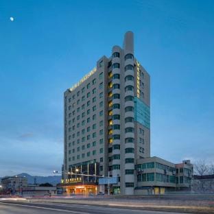 Vienna International Hotel (Tiantai Shifeng Lake Park) Hotel in Zhejiang