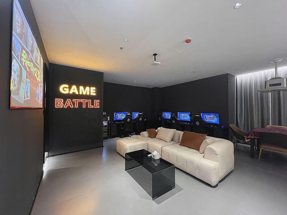 Sanjiao Cat E-sports Cinema Hotel (East New Town International Convention and Exhibition Center) Hotel in Zhejiang