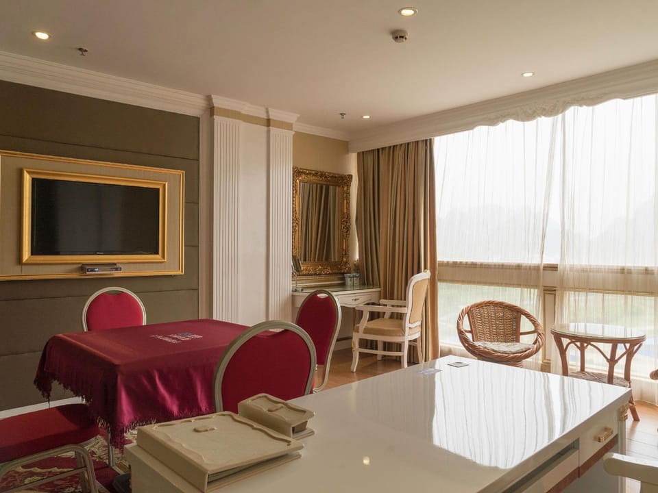 Oriental Crown Holiday Hotel Hotel in China