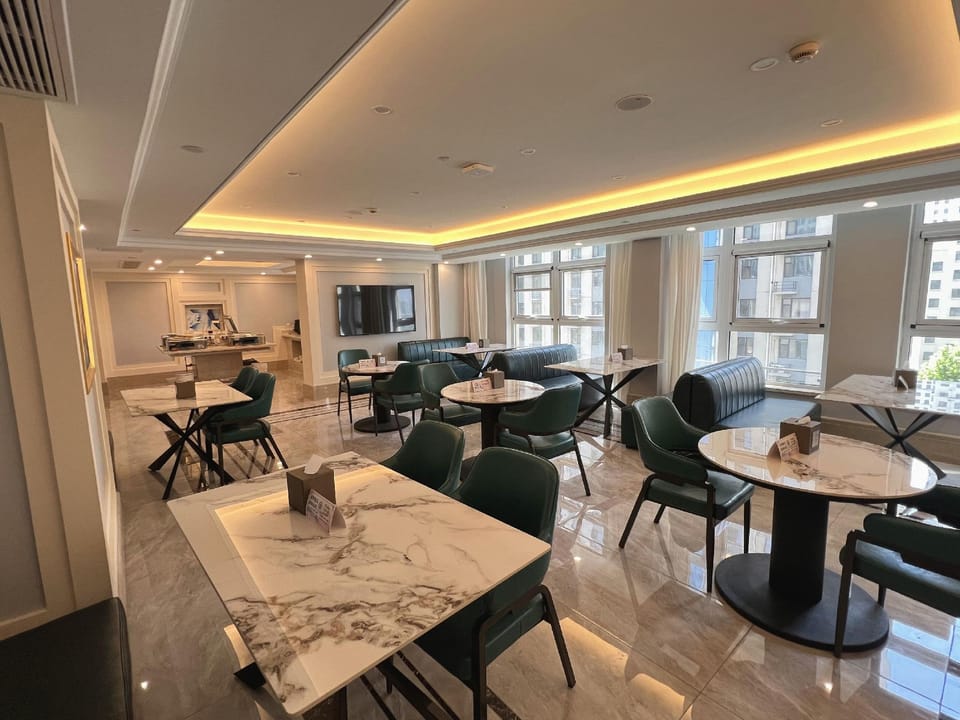 Vienna Hotel (Linyi International Airport Wuyue Plaza) Hotel in Jiangsu