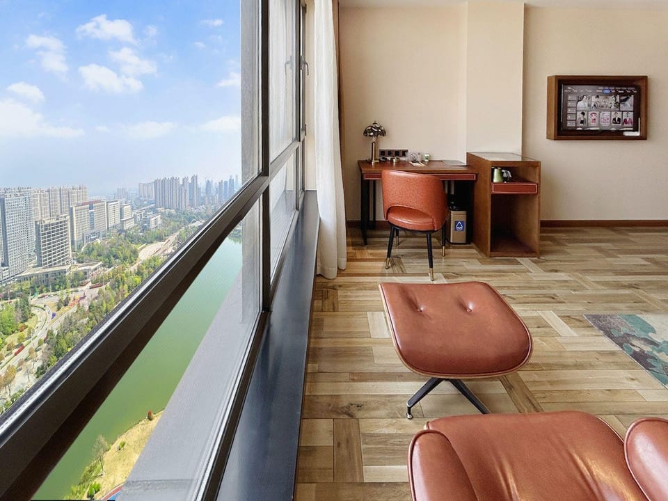 James Joyce Coffetel (Xuzhou East High-speed Railway Station Jinlonghu Branch) Hotel in Jiangsu
