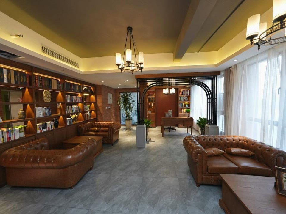 James Joyce Coffetel (Xuzhou East High-speed Railway Station Jinlonghu Branch) Hotel in Jiangsu