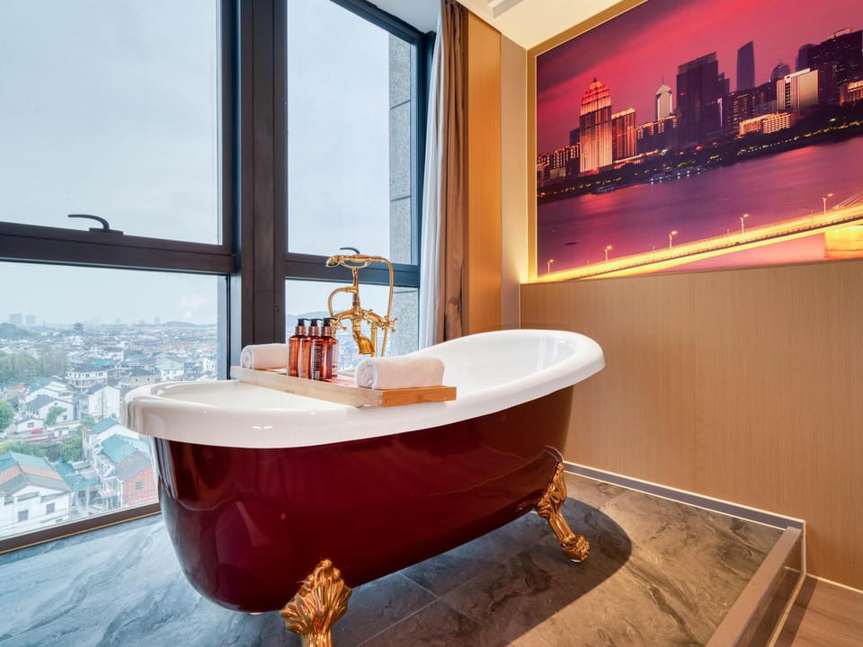 Vienna Zhihao Hotel (Shaoxing North Railway Station) Hotel in Hangzhou