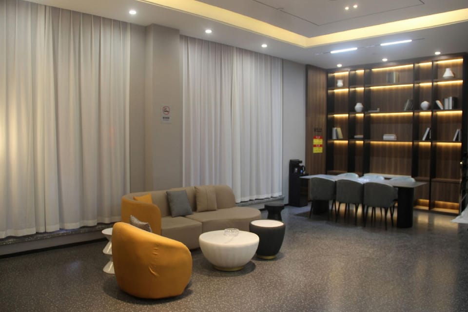 Qingmu Platinum Hotel (Changzhou Tianning Zhenglu Branch) Hotel in Suzhou