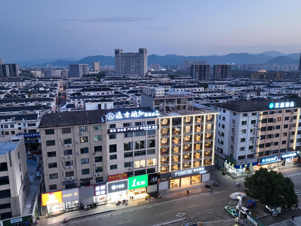 Liyi Hotel (Tiantaishan High-speed Railway Station) Hotel in Zhejiang