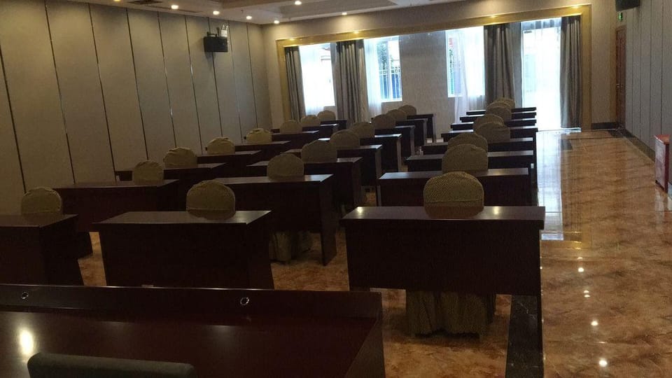 Qingmu Select Hotel (Hanshan Taihushan South Road) Hotel in Jiangsu