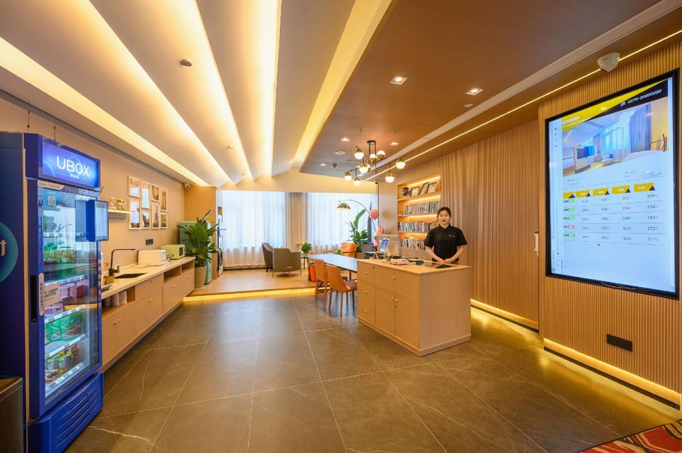 EZBoomtel (Ningbo Qianyang Electric Business Park Changxing Road Subway Station) Hotel in Zhejiang