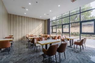 Youjia Smart Hotel (Ma'anshan Golden Eagle Shopping Plaza Angong University) Hotel in Nanjing