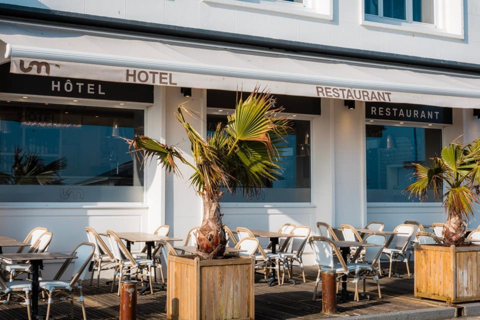 Le Grand Hotel de la Marine "face a la mer" Hotel in Normandy