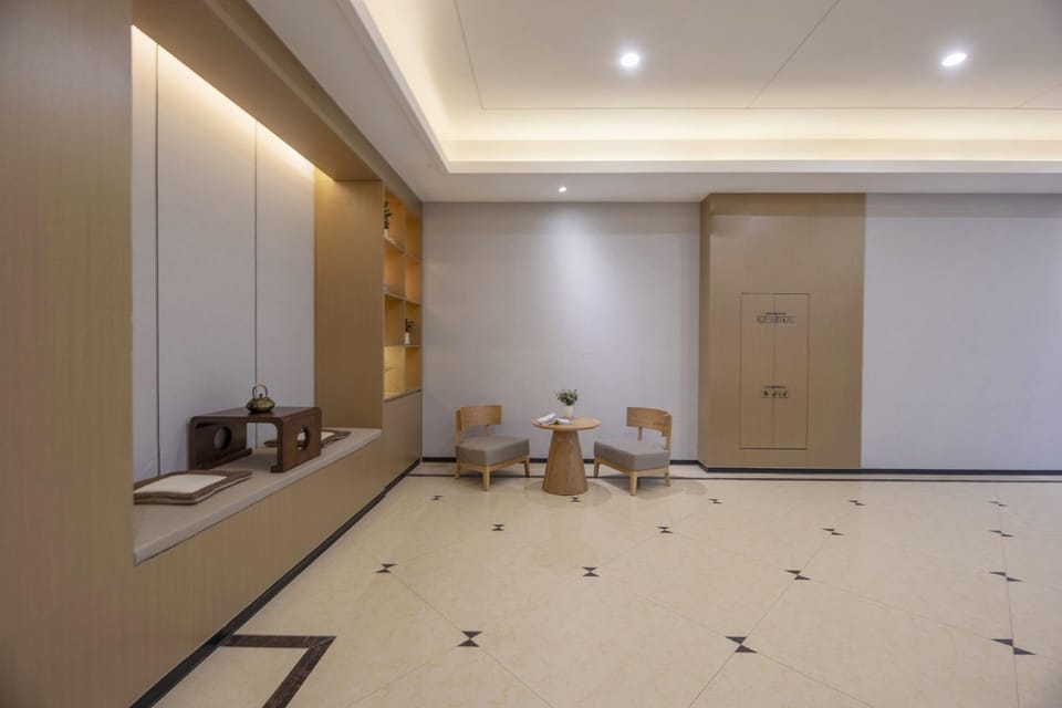 Huaju Yashe Hotel (Huzhou Zhili Children's Clothing City Branch) Hotel in Suzhou