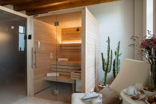 Le Greghe Suites Hotel in Lake Garda