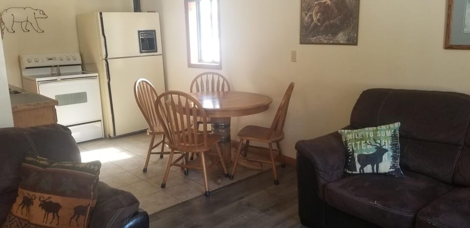 Lone Pine Cabins Lodge in Grand Lake