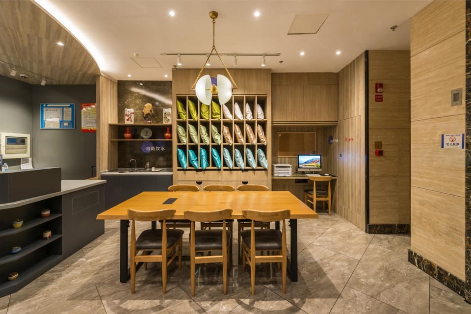 Hanting Premium Hotel Haining Railway Station Hotel in Hangzhou