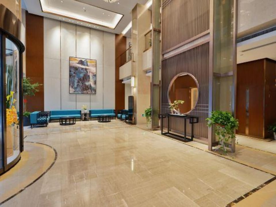 Hi Inn Ningbo Dongqian Lake Ningli Commercial Plaza Hotel in Zhejiang