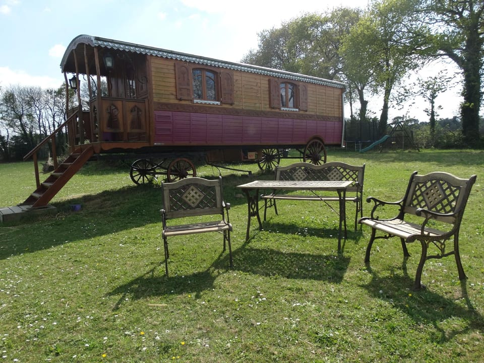 Une roulotte et des chevaux Hotel in Brittany